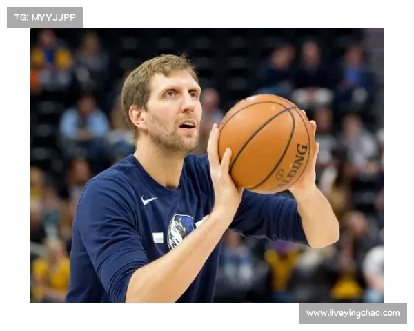 38岁大卫·路易斯重返斯坦福桥，赛前热身获球迷起立致敬